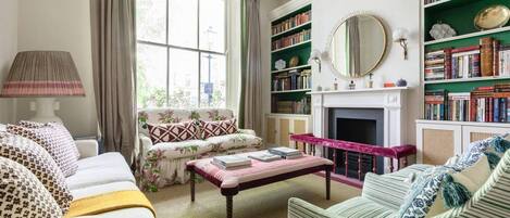 Apartment (2 Bedrooms) | Living area | TV