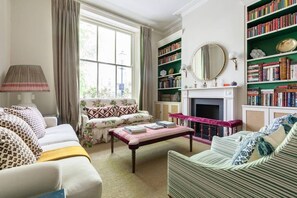 Apartment (2 Bedrooms) | Living area | TV