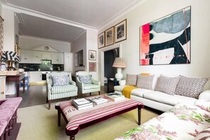 Apartment (2 Bedrooms) | Living area | TV