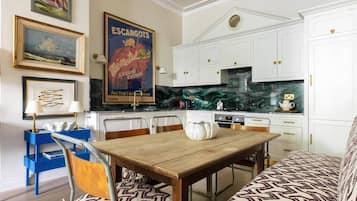 Apartment (2 Bedrooms) | Dining room