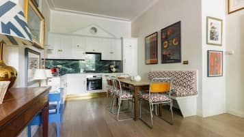 Appartement (2 Bedrooms) | Salle Ă  manger