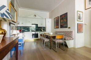 Apartment (2 Bedrooms) | Dining room