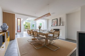 Appartement (4 Bedrooms) | Salle Ă manger