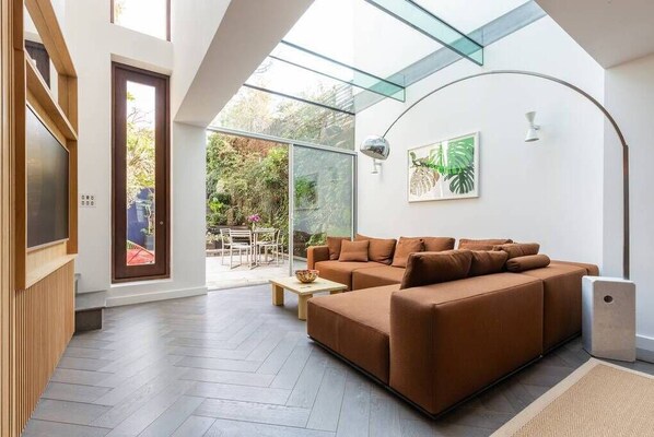 Apartment (4 Bedrooms) | Living area | TV - Albert Street V by Onefinestay (London)