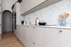 Apartment (2 Bedrooms) | Private kitchen | Microwave, dishwasher, coffee/tea maker, electric kettle