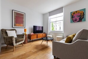 Apartment (1 Bedroom) | Living area