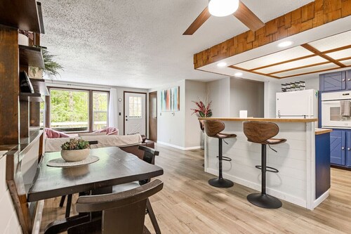 Cozy 3BR w/ Grill + Yard Games | Walk to Downtown + Lake MI