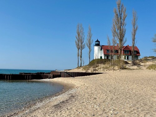 Cozy 3BR w/ Grill + Yard Games | Walk to Downtown + Lake MI