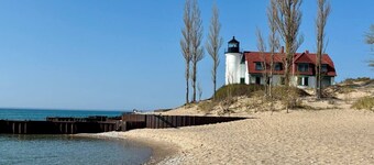 Cozy 3BR w/ Grill + Yard Games | Walk to Downtown + Lake MI