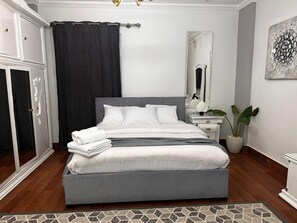 3 chambres, fer et planche à repasser, Wi-Fi, draps fournis