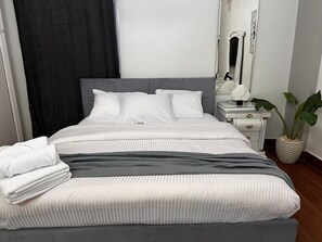 3 bedrooms, desk, iron/ironing board, WiFi