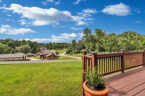 Signature House, 3 Bedrooms, Patio, Mountain View | Terrace/patio