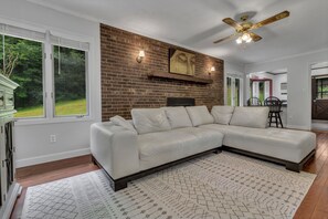 Signature House, 3 Bedrooms, Patio, Mountain View | Living room | 49-inch Smart TV with digital channels