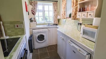 Keittoastiat/astiat/ruokailuvälineet