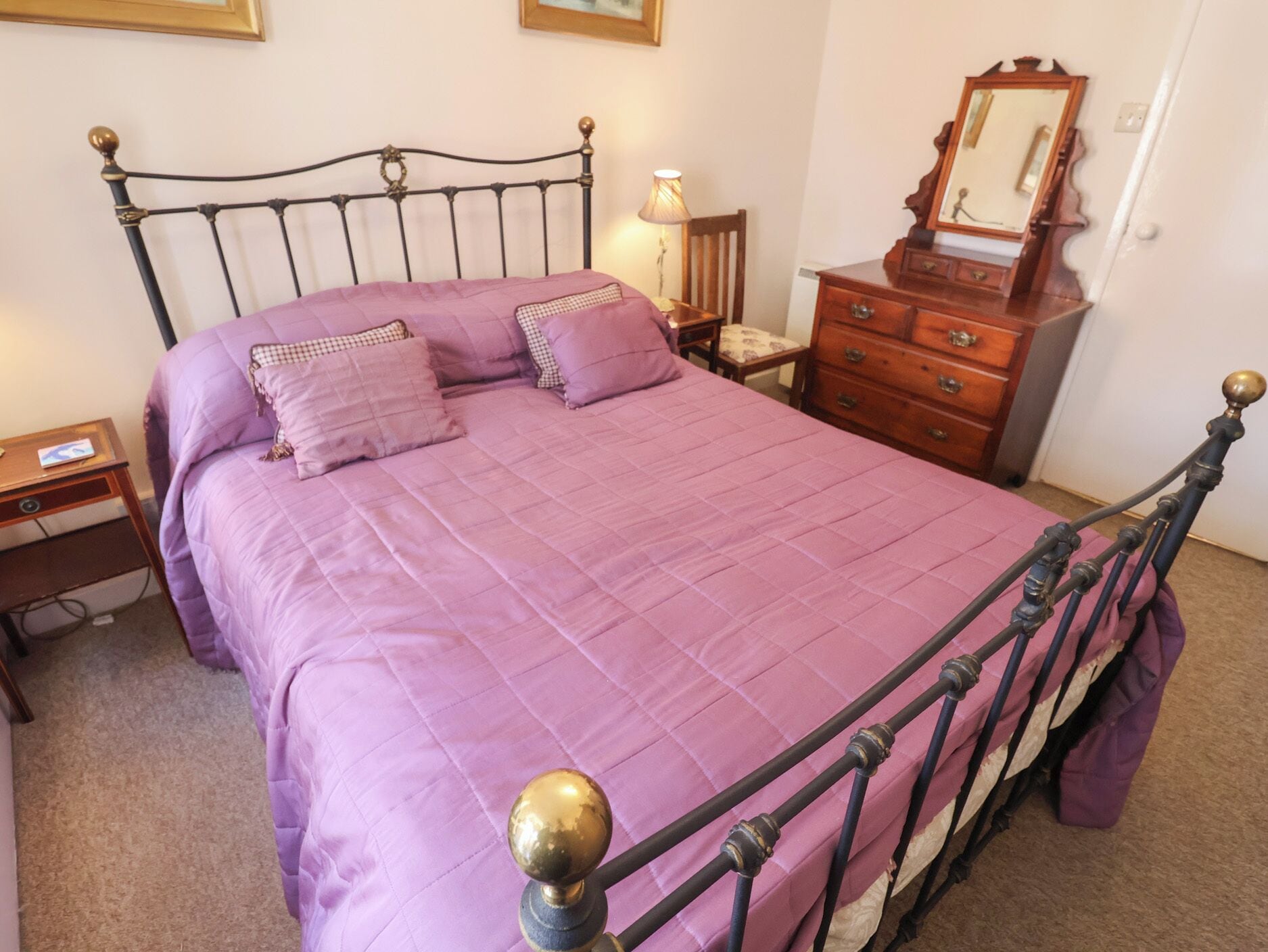 3 bedrooms, individually decorated, individually furnished, free WiFi
