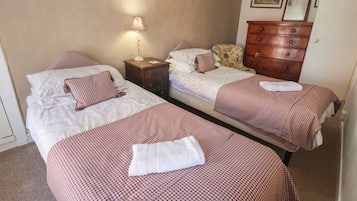3 quartos, individualmente decorados, individualmente mobiliados