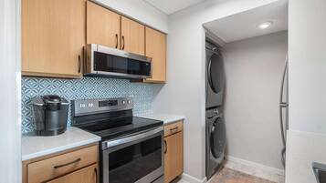 Condo, Multiple Beds, Balcony, Golf View (Relaxing 9th Hole View) | Private kitchen