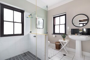 Handtücher, Seife, Toilettenpapier