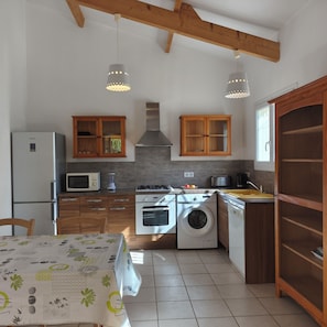 Refrigerador, microondas, horno, placa de cocina