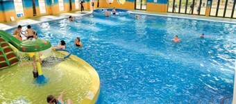 River Meadows Retreat. Contemporary, spacious caravan. 3 Bedroom, sleeps 8