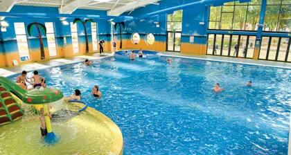 River Meadows Retreat. Contemporary, spacious caravan. 3 Bedroom, sleeps 8