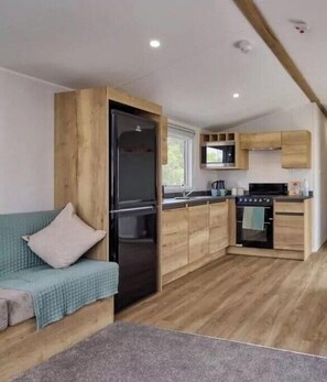 Fridge, microwave, oven, coffee/tea maker