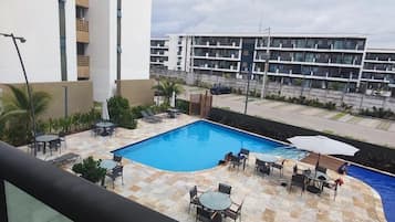 Estudio Deluxe, lanai, vista a la alberca | Camas Select Comfort, camas extra gratis, wifi gratis y ropa de cama