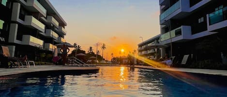 9 outdoor pools