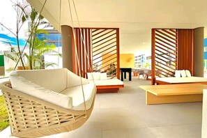Estudio Deluxe, lanai, vistas a la piscina | Terraza o patio