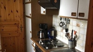 Kaffetrakter/tekoker, kjøleskap, mikrobølgeovn og ovn