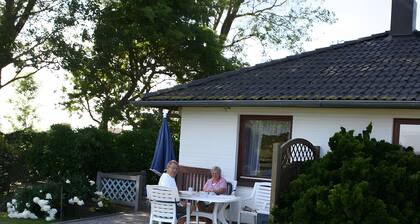 Ferienwohnung 'Seewind' mit Gemeinschaftsterrasse und Garten