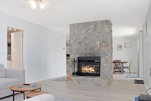 Smart TV, fireplace