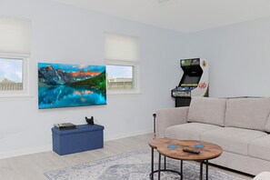 Smart TV y chimenea 