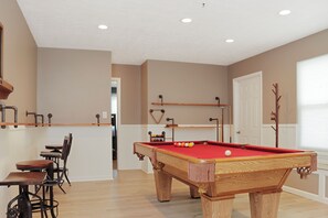 Games room - ☀️ Short Walk to Beach - Arcade Games - Gamer Beach Getaway ☀️ (St. Joe Beach)