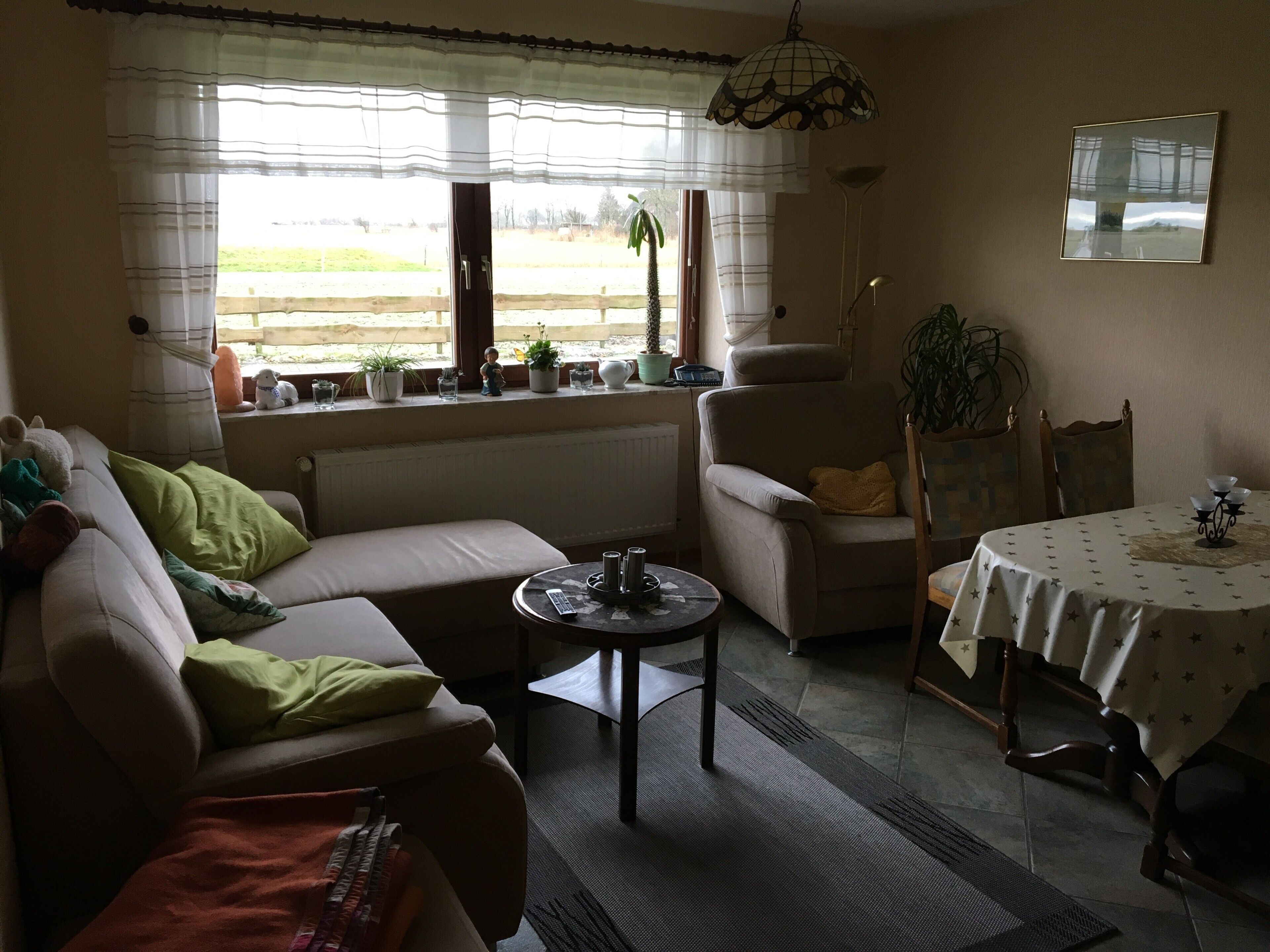 Fernseher, Kamin, Stereoanlage