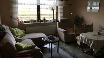 Fernseher, Kamin, Stereoanlage