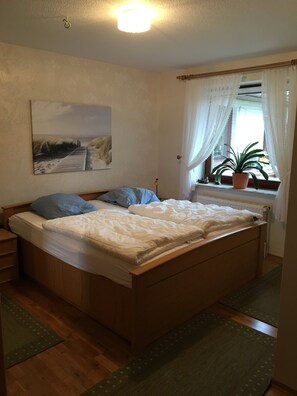 2 makuuhuonetta, silitysrauta/-lauta, Wi-Fi, vuodevaatteet