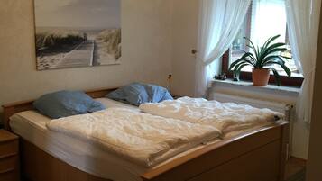 2 bedrooms, iron/ironing board, WiFi, bed sheets