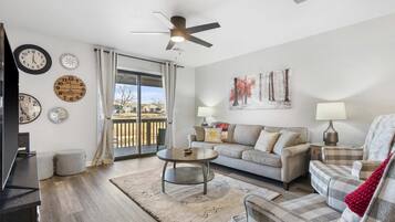 Condo, Multiple Beds, Balcony, Golf View (Royale Tee Retreat) | Living area