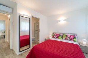 2 chambres, fer et planche à repasser, Wi-Fi, draps fournis