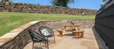 รับประทานอาหารกลางแจ้ง