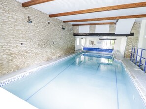 Una piscina techada