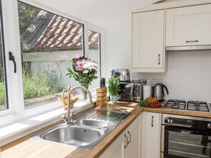 Cookware/dishes/utensils