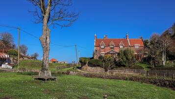 Cottage | Property grounds