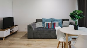 Apartment (22) | Wohnbereich | Flachbildfernseher