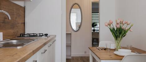 Apartment (22) | Private kitchen | Fridge, stovetop, electric kettle, cookware/dishes/utensils