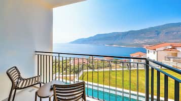 Deluxe Double Room, Sea View | Terrace/patio