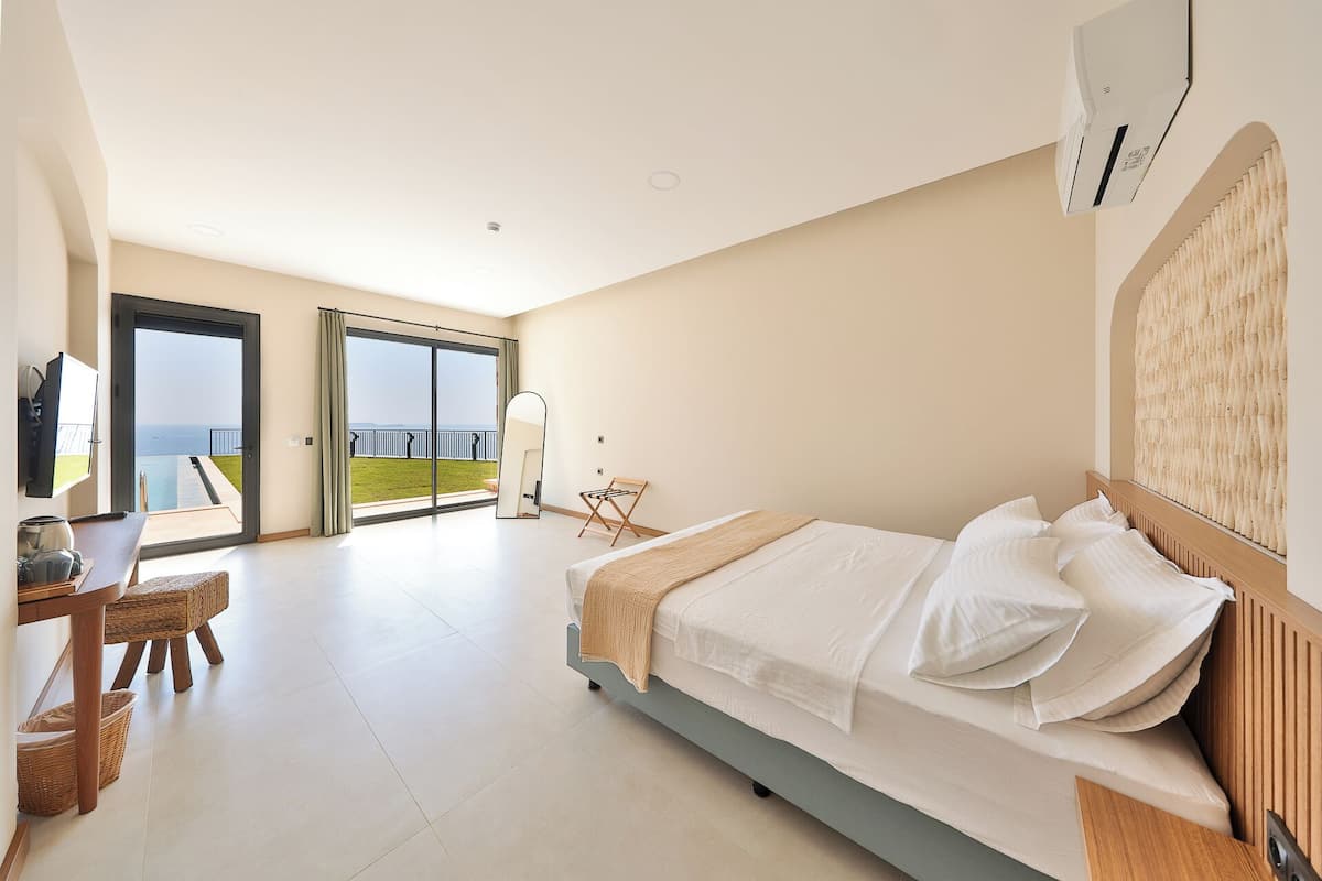 Family Triple Room, Sea View | Free WiFi, bed sheets