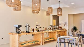 含每日吃到飽早餐