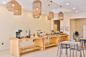 Free daily buffet breakfast